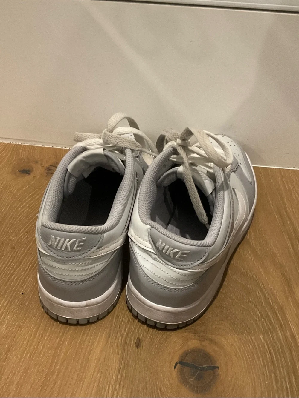 Nike Kids Low-Top Sneakers in Light Gray and White